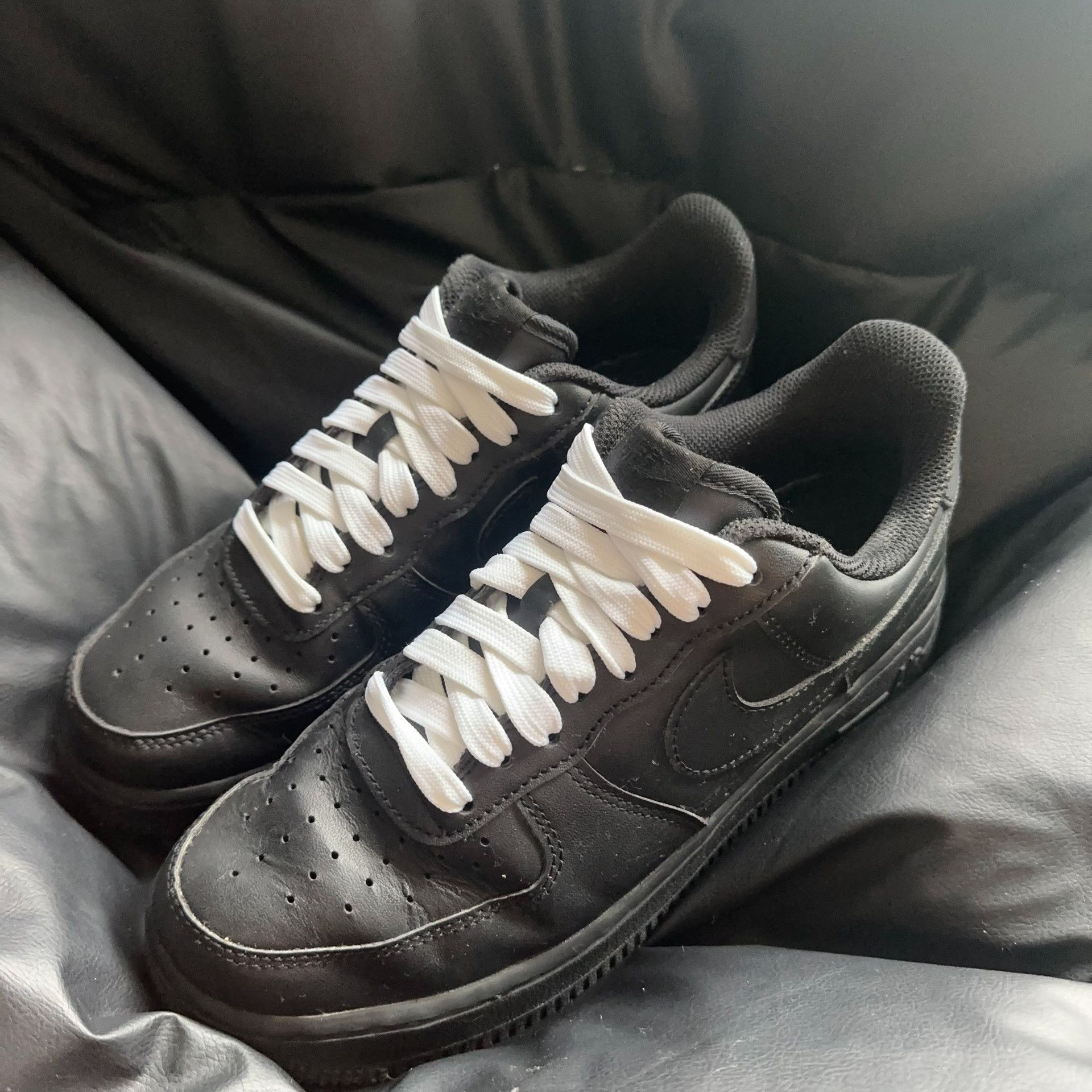 Nike Nike Black Lowtop Sneakers 41 Men Size US 8.5 / EU 41-42 - 1 Thumbnail