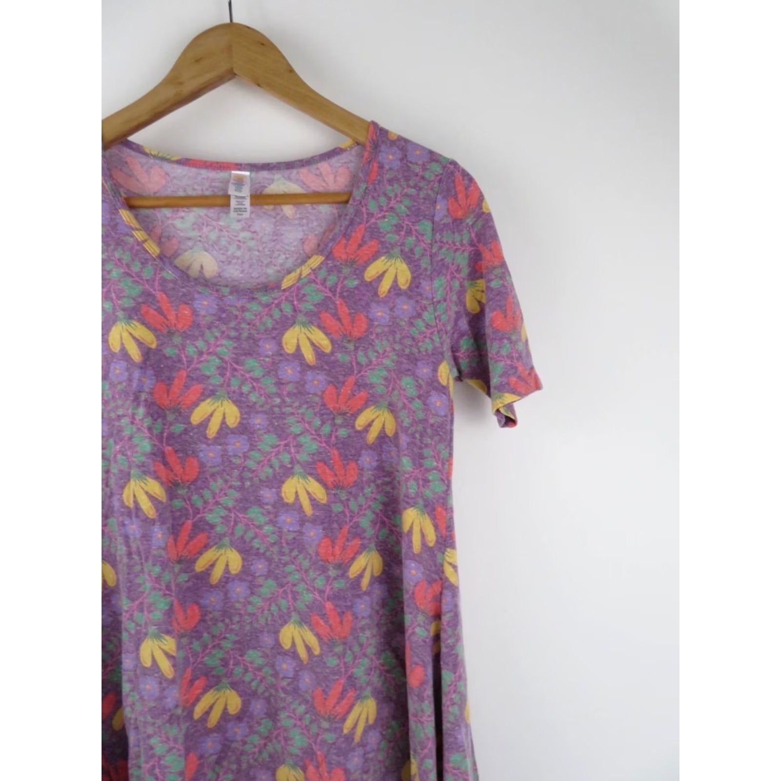 Vintage LuLaRoe Women's Perfect T Shirt Top Tee Floral Purple Pink Green 2XS Size XXS / US 00 / IT 34 - 2 Thumbnail