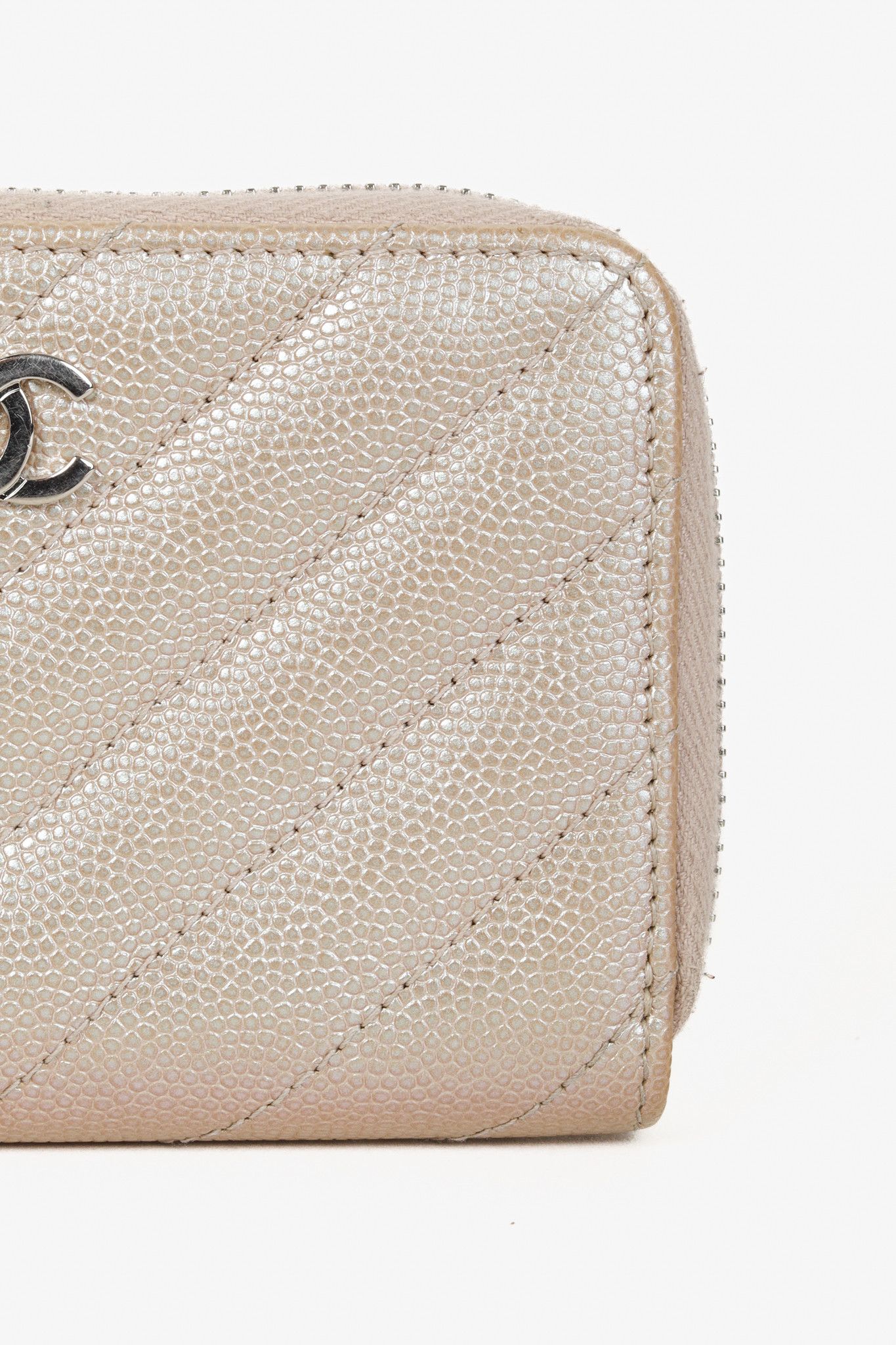 Chanel Chanel Iridescent Caviar Zippered Coin Purse Chevron Size ONE SIZE - 4 Thumbnail