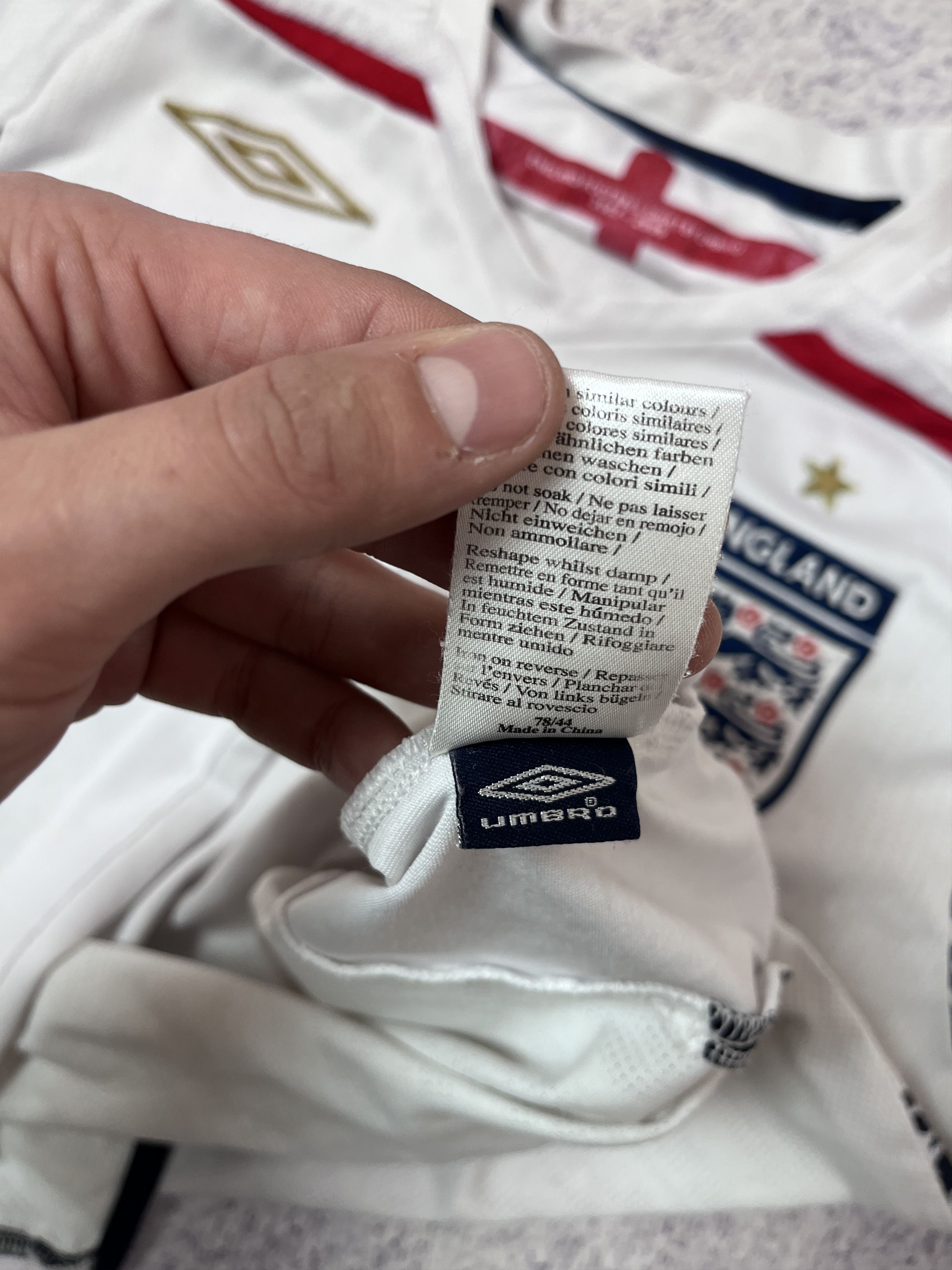 Umbro Vintage mens soccer jersey England Umbro size S Size US S / EU 44-46 / 1 - 9 Thumbnail