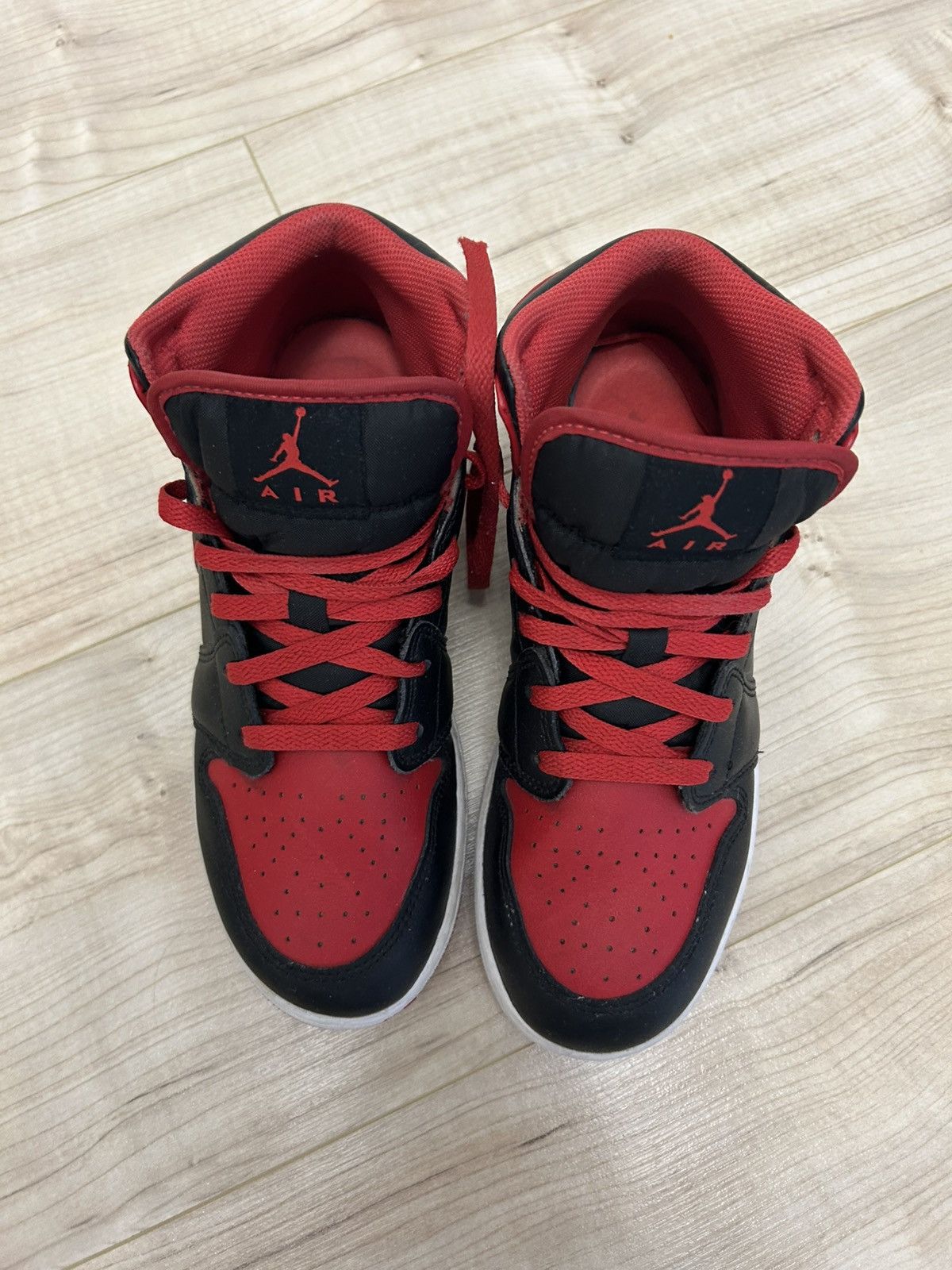 Jordan Brand × Nike Jordan Brand Air Jordan 1 Mid "Bred" Size US 5.5 / EU 38 - 1 Thumbnail