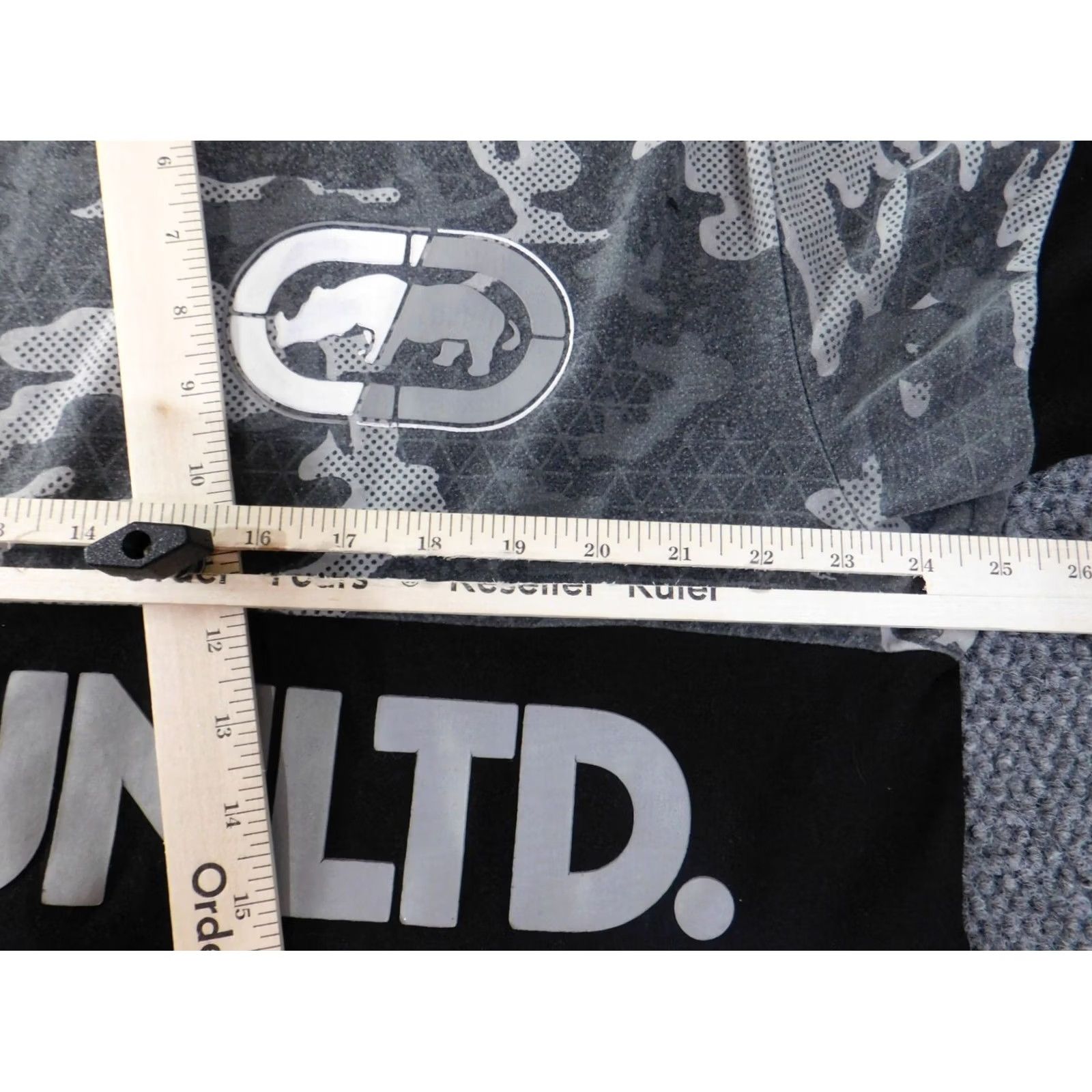 Ecko Unltd. Ecko Unltd Shirt 2XL Gray V-Neck Camouflage Logo Hip Hop Short Sleeve Vintage No Size US XXL / EU 58 / 5 - 6 Thumbnail