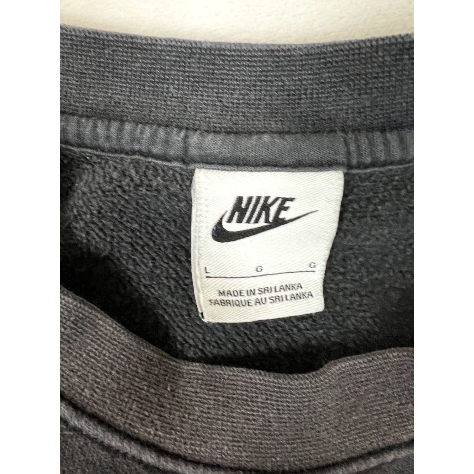 Nike VINTAGE Nike Sweatshirt Crewneck Long Sleeve Black Size L Embroidered Swoosh 90s Sports USA Men Size US L / EU 52-54 / 3 - 7 Thumbnail