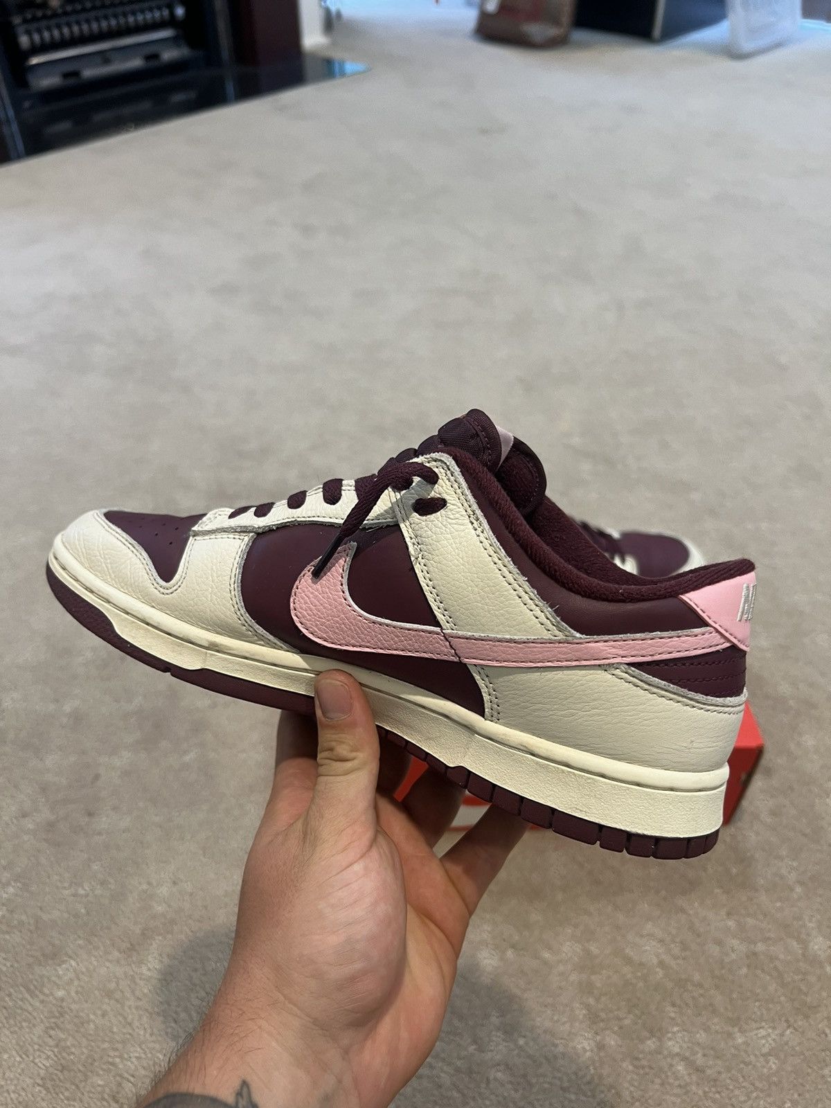 Jordan Brand × Nike Nike Dunk Low Valentines, Dunk Low Retro PRM Size US 10 / EU 43 - 6 Thumbnail
