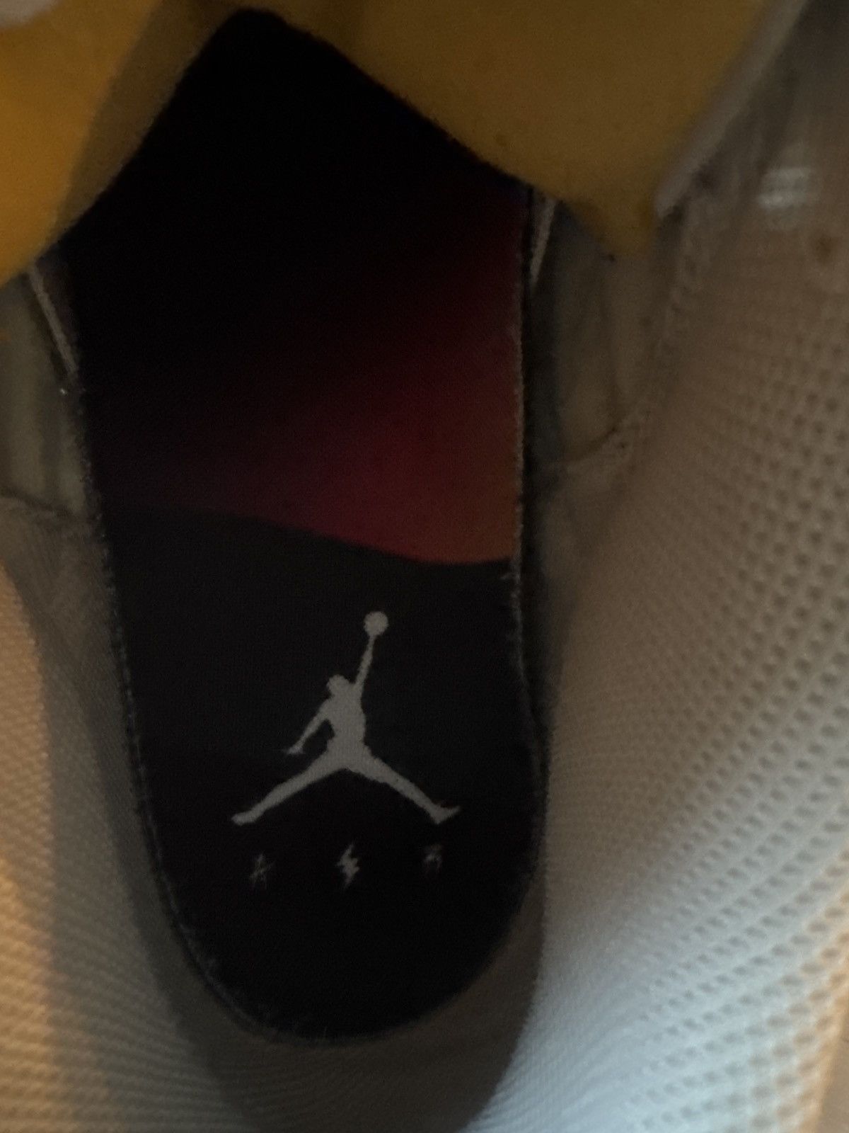 J Balvin × Jordan Brand Jordan 3 J Balvin Size US 11 / EU 44 - 9 Thumbnail