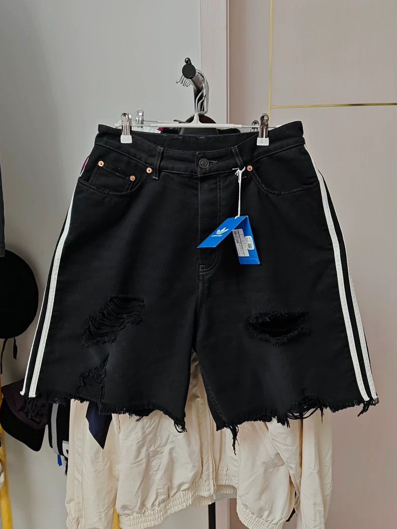 Balenciaga Balenciaga Adidas Distressed Black Shorts - dmc Size US 32 / EU 48 - 1 Thumbnail