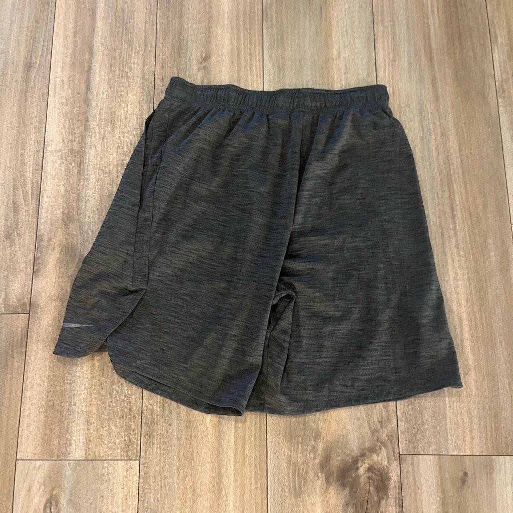 Nike Nike Dark Grey Athletic Workout Shorts Men Large Bin H-35 Size US 38 / EU 54 - 6 Thumbnail