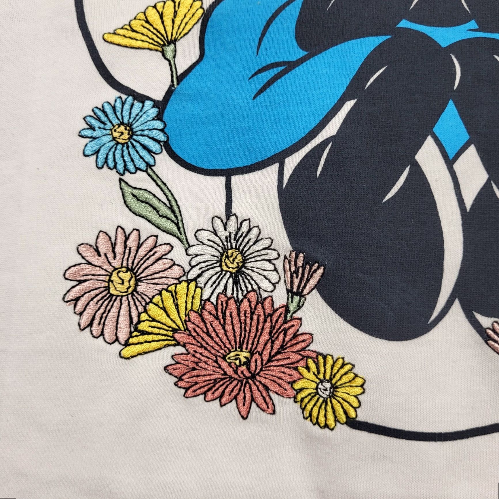 Disney NWT Disney Minnie Mouse T-Shirt Womens Size Medium White Embroidered Flowers 💐 Size M / US 6-8 / IT 42-44 - 4 Thumbnail
