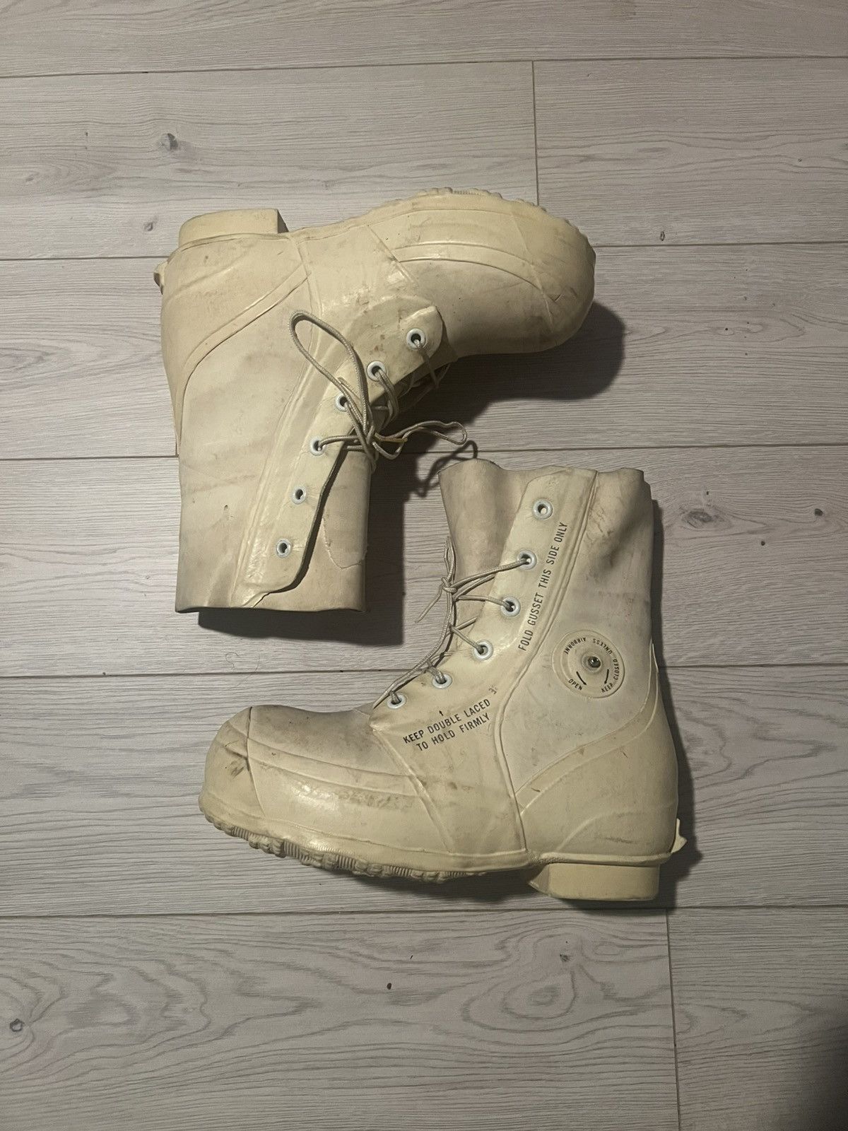 Vintage 1970s Bata Bunny Boots Size US 9 / EU 42 - 1 Thumbnail