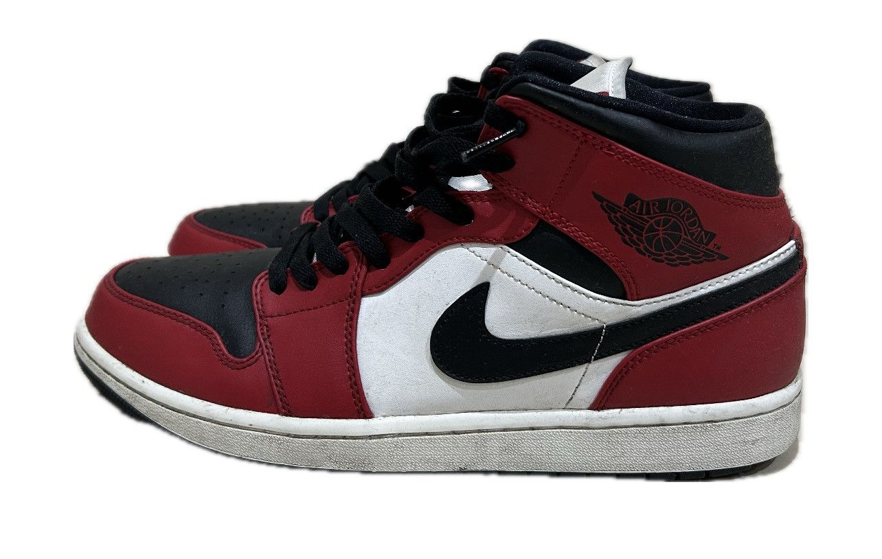 Jordan Brand Air Jordan 1 Mid Chicago Black & Red Size US 10.5 / EU 43-44 - 1 Thumbnail