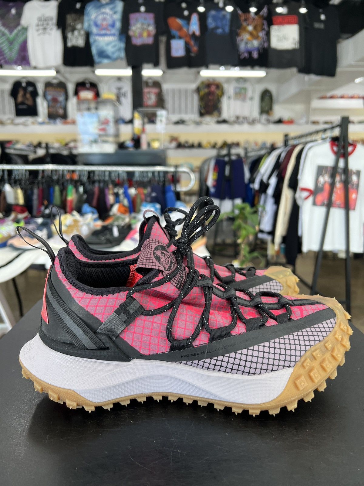 Nike Nike ACG Mountain Fly Low Flash Crimson Sz. 6 (2021) Size US 6 / EU 39 - 6 Thumbnail