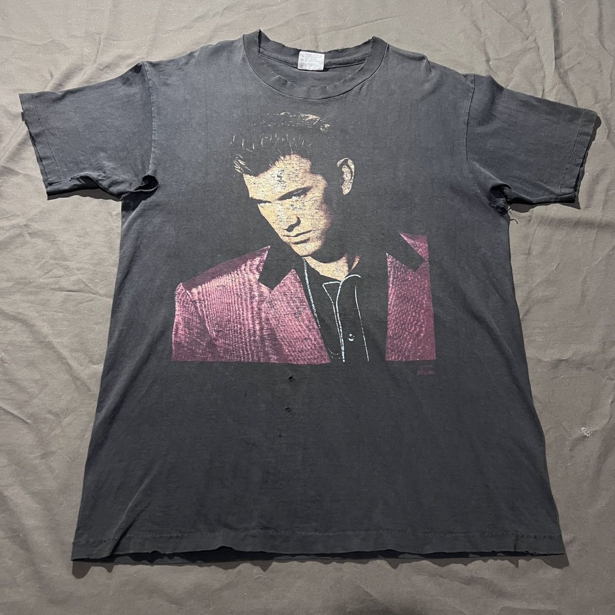 Vintage Vintage 90s Chris Isaak Rockabilly Promo Tee Thrashed Faded Size US XL / EU 56 / 4 - 1 Thumbnail