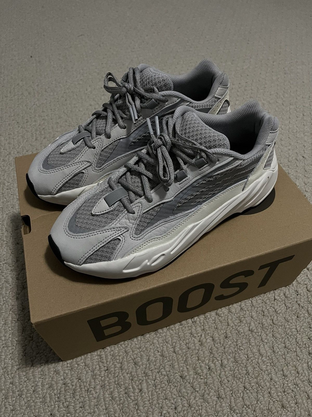 Adidas × Kanye West Yeezy 700 Static Size US 10.5 / EU 43-44 - 1 Thumbnail