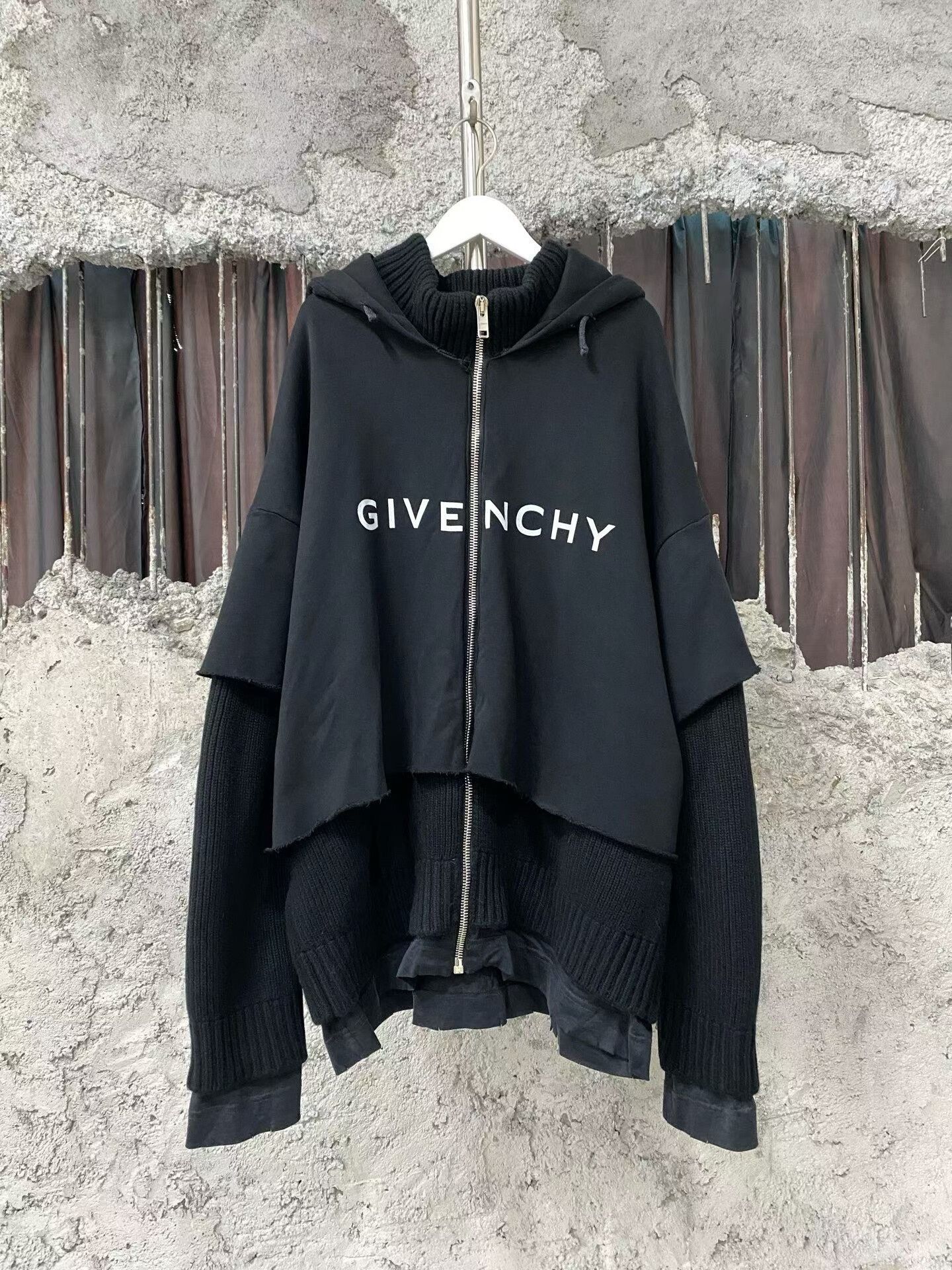 Givenchy givenchy black zip hoodie with layers Size US L / EU 52-54 / 3 - 1 Thumbnail