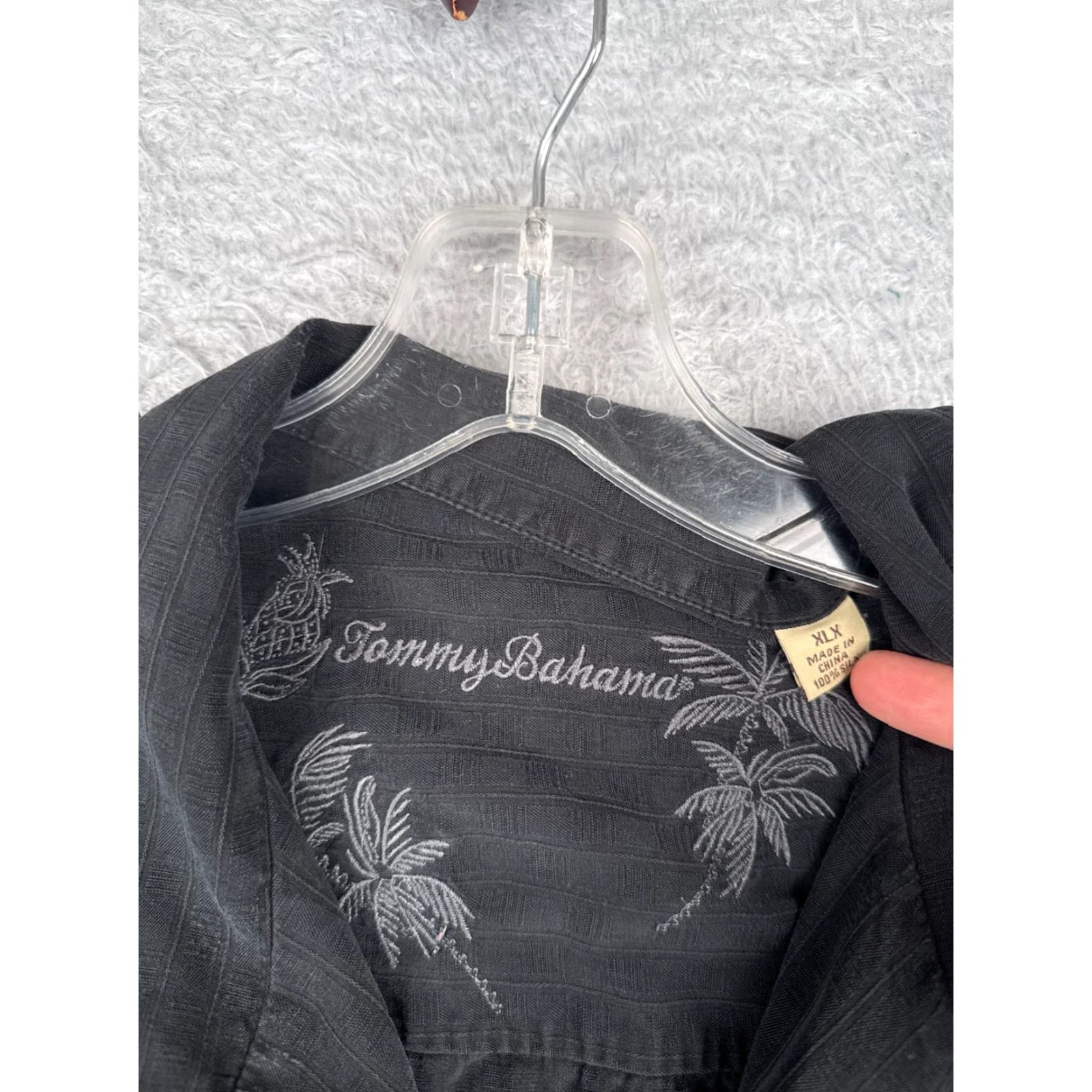 Tommy Bahama VINTAGE Tommy Bahama Shirt Men Extra Large XLX Black Palm 100% Silk Button Up Hawaiian Aloha Beach Vacation Resort Mens XL Size US XL / EU 56 / 4 - 7 Thumbnail