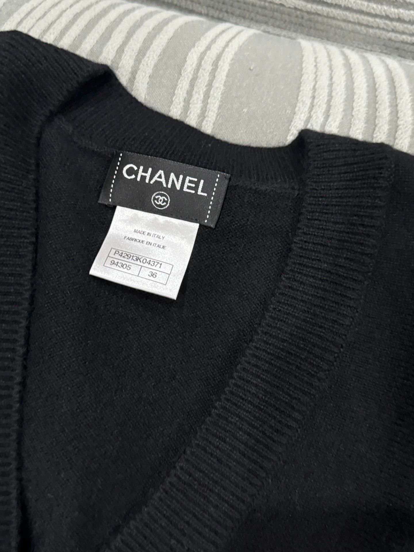 Chanel Chanel two - tone small cape back authentic jacket Size XS / US 0-2 / IT 36-38 - 2 Thumbnail