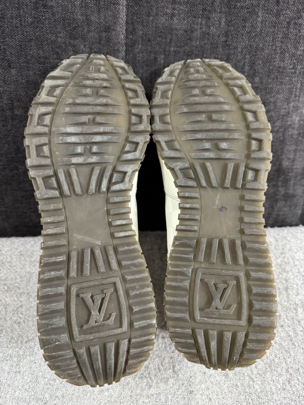Louis Vuitton Louis Vuitton Run Away Leather White Yellow Sneakers size 6 Size US 6 / EU 39 - 12 Thumbnail