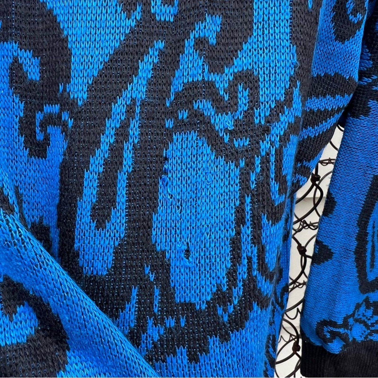 Vintage 80s Blue Black Scrolling Fleur De Lis Light Crop Sweater Size M / US 6-8 / IT 42-44 - 4 Thumbnail