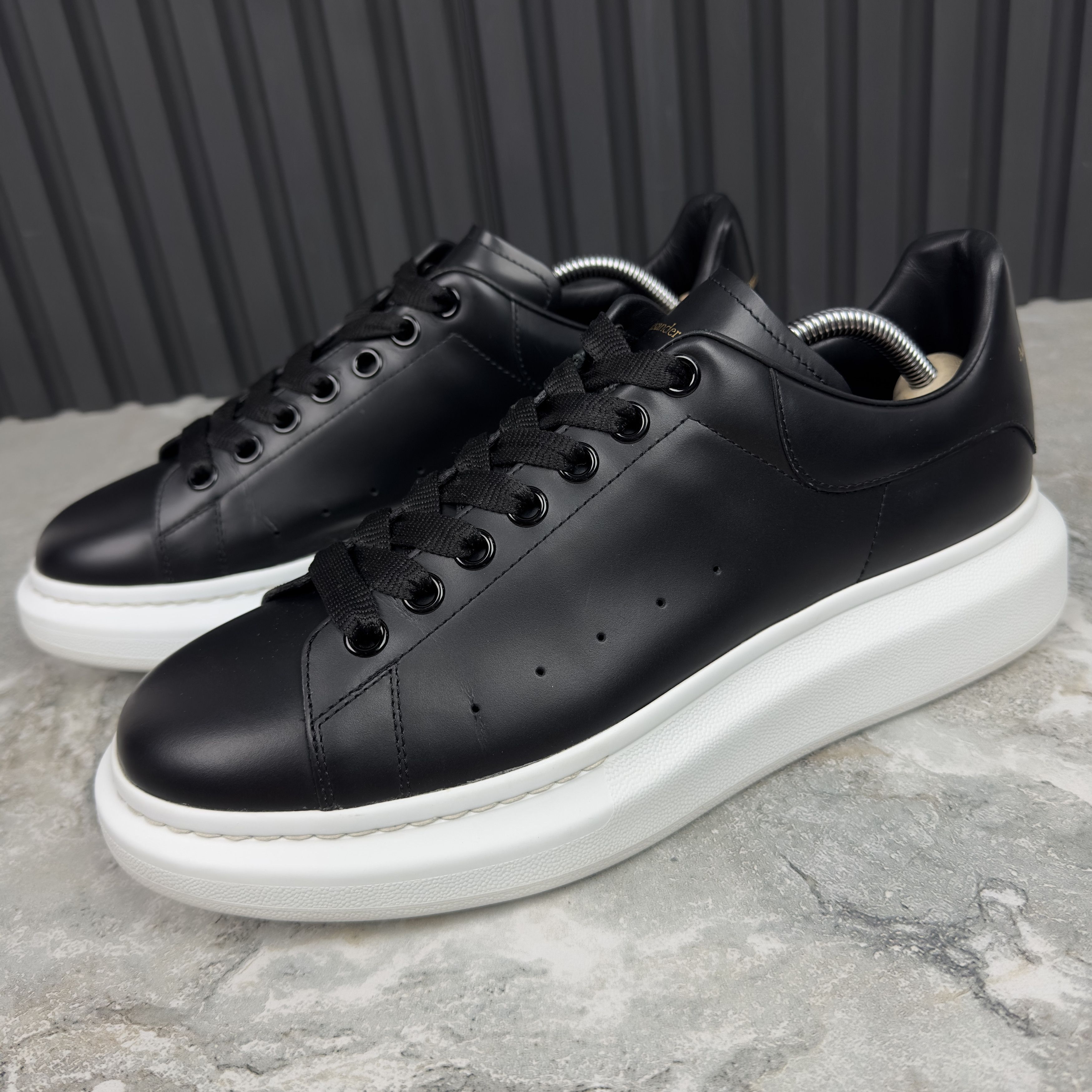 Alexander McQueen Alexander McQUEEN Sneakers Leather Size US 11 / EU 44 - 2 Thumbnail