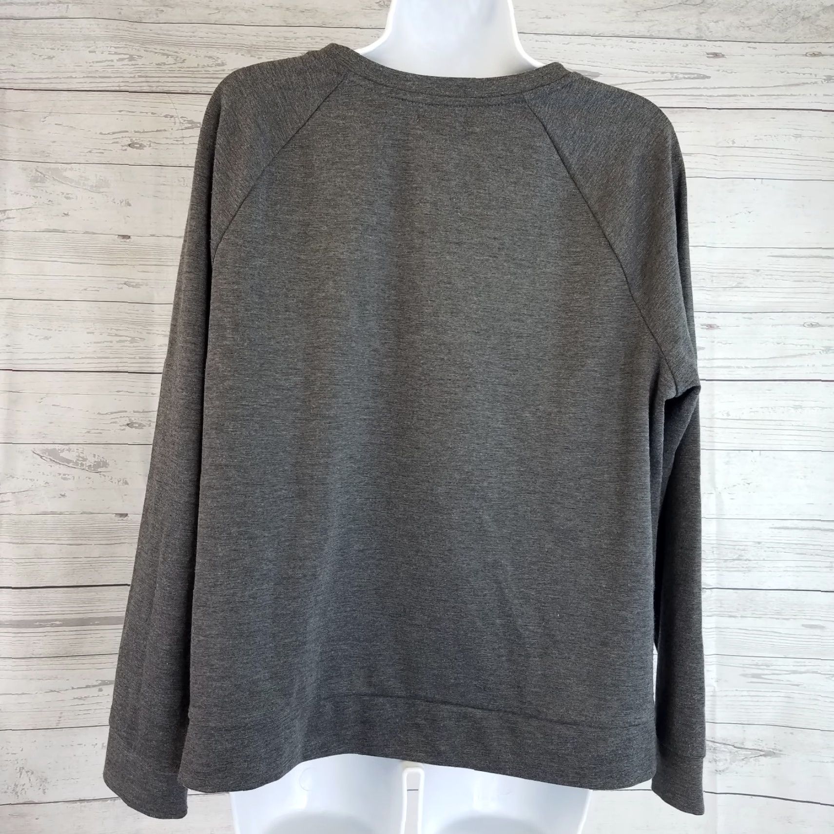 Old Navy Old Navy Womens Long Sleeve Blouse Sz L Gray Pullover Top - Polyester Blend, 88/12 - 22x22.5x26.5 Measurements, Regular, Womens Size L / US 10 / IT 46 - 3 Thumbnail
