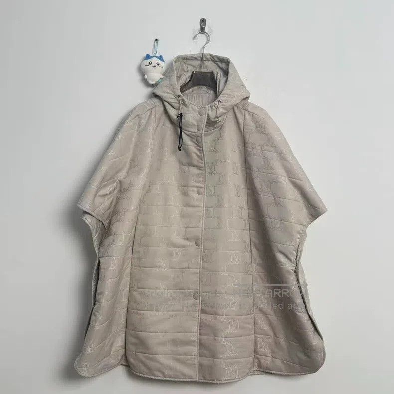 Max Mara Max Mara Gray Full Print Letter M Camel Fleece Cloak Size M / US 6-8 / IT 42-44 - 1 Thumbnail