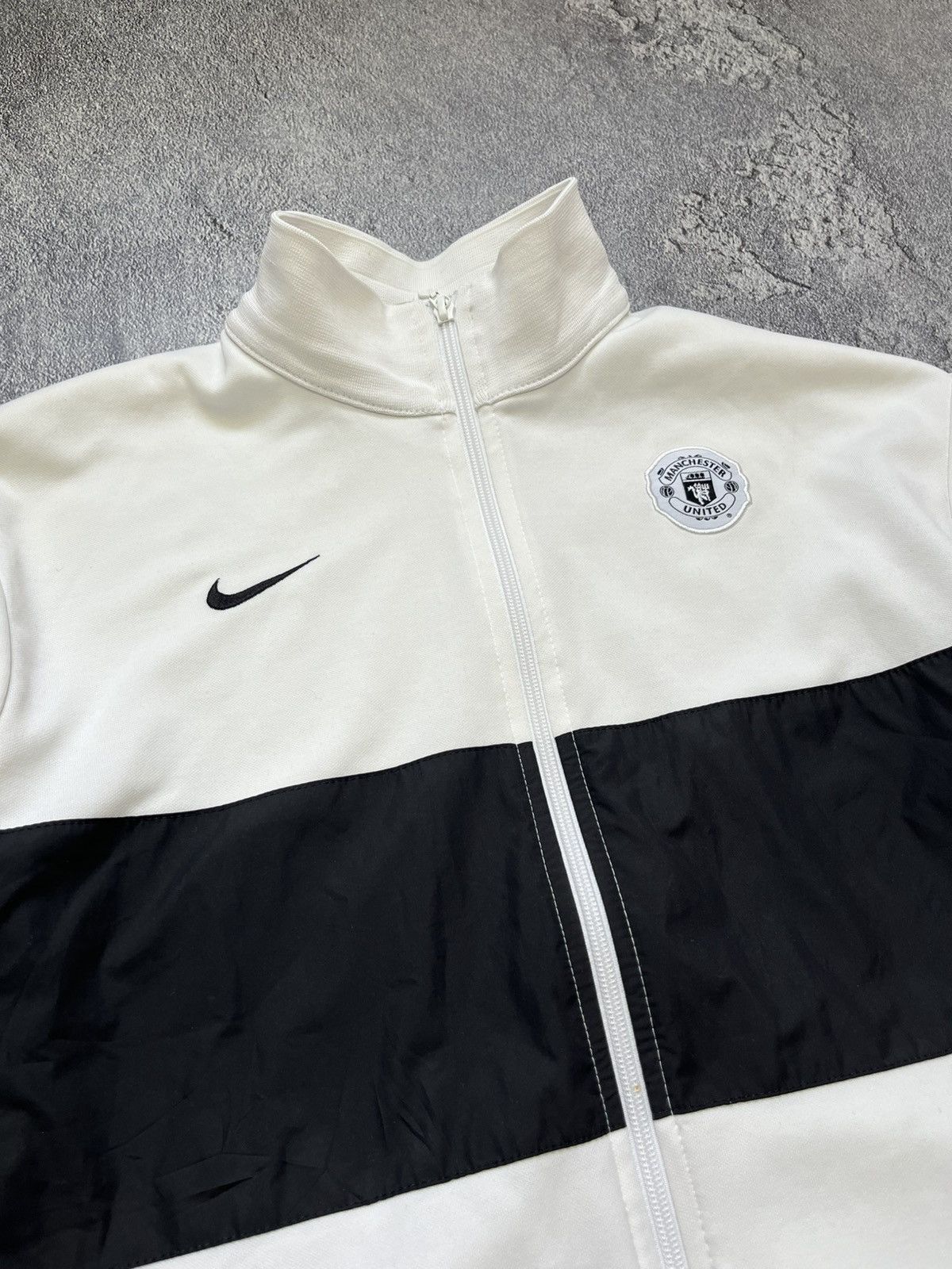 Nike × Vintage Nike Manchester United Swoosh Logo Zip Up Hoodie Size US M / EU 48-50 / 2 - 2 Thumbnail