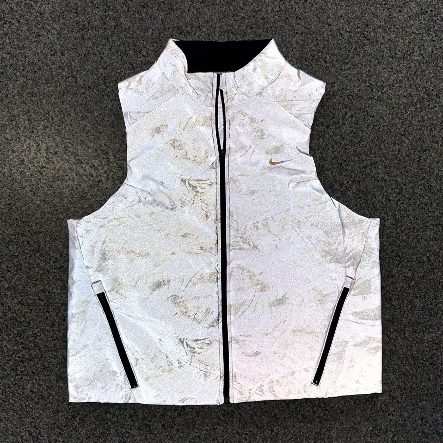 Nike Nike Swift Therma-FIT ADV Reflective Running Vest Womens L Jacket HV2762 078 Size L / US 10 / IT 46 - 4 Thumbnail