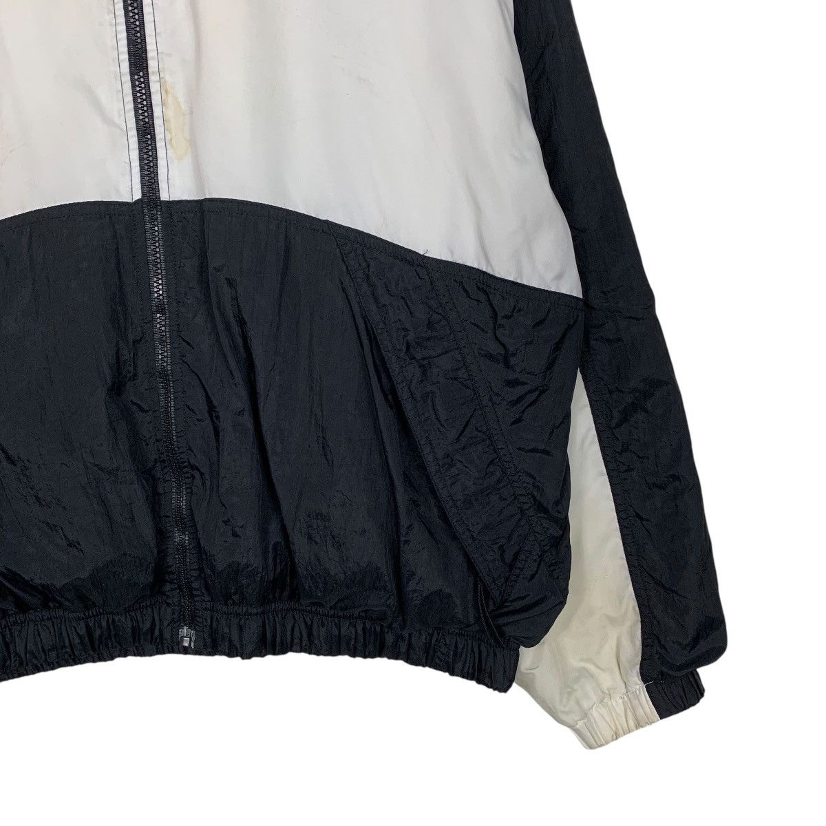 Nike Vintage Nike Big Logo Swoosh Windbreaker Jacket Size US L / EU 52-54 / 3 - 5 Thumbnail