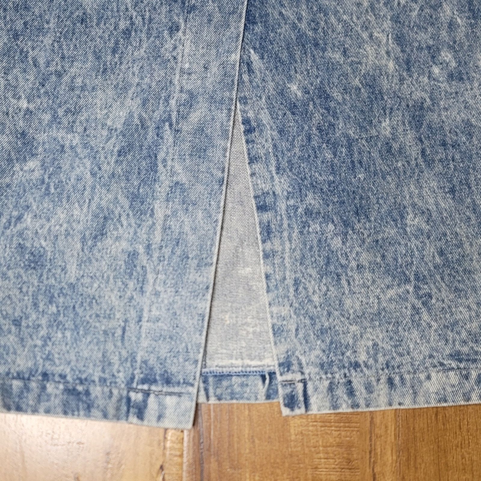 The Unbranded Brand Vtg Candie's Acid Washed Denim Pencil Skirt Size 24" / US 00 / IT 34 - 3 Thumbnail