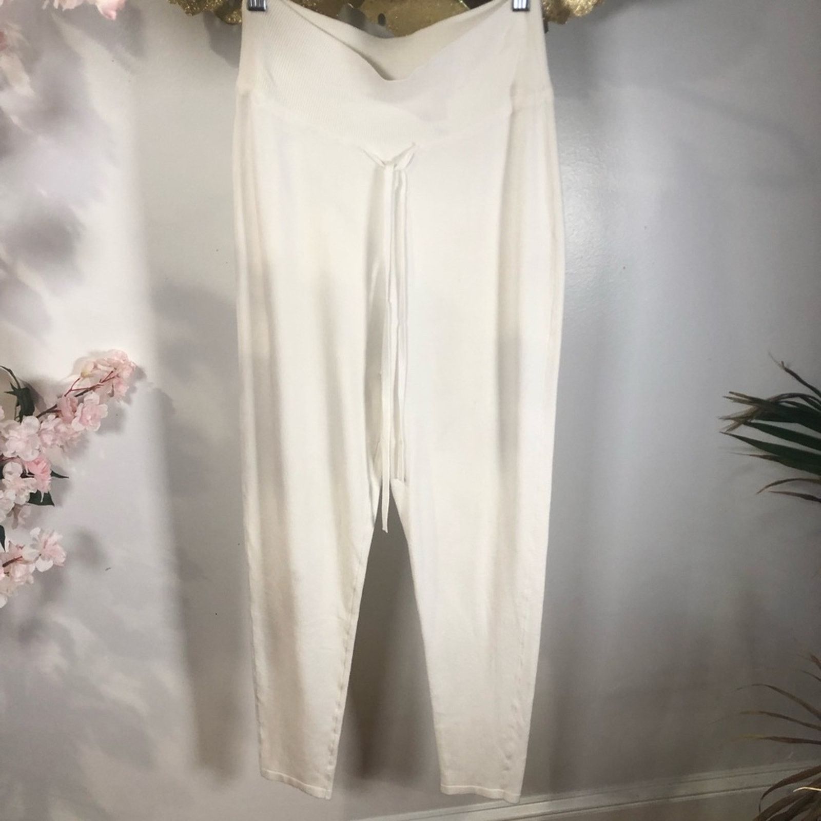 Live The Process Live the process pants joggers in white. Size 28" / US 6 / IT 42 - 4 Thumbnail