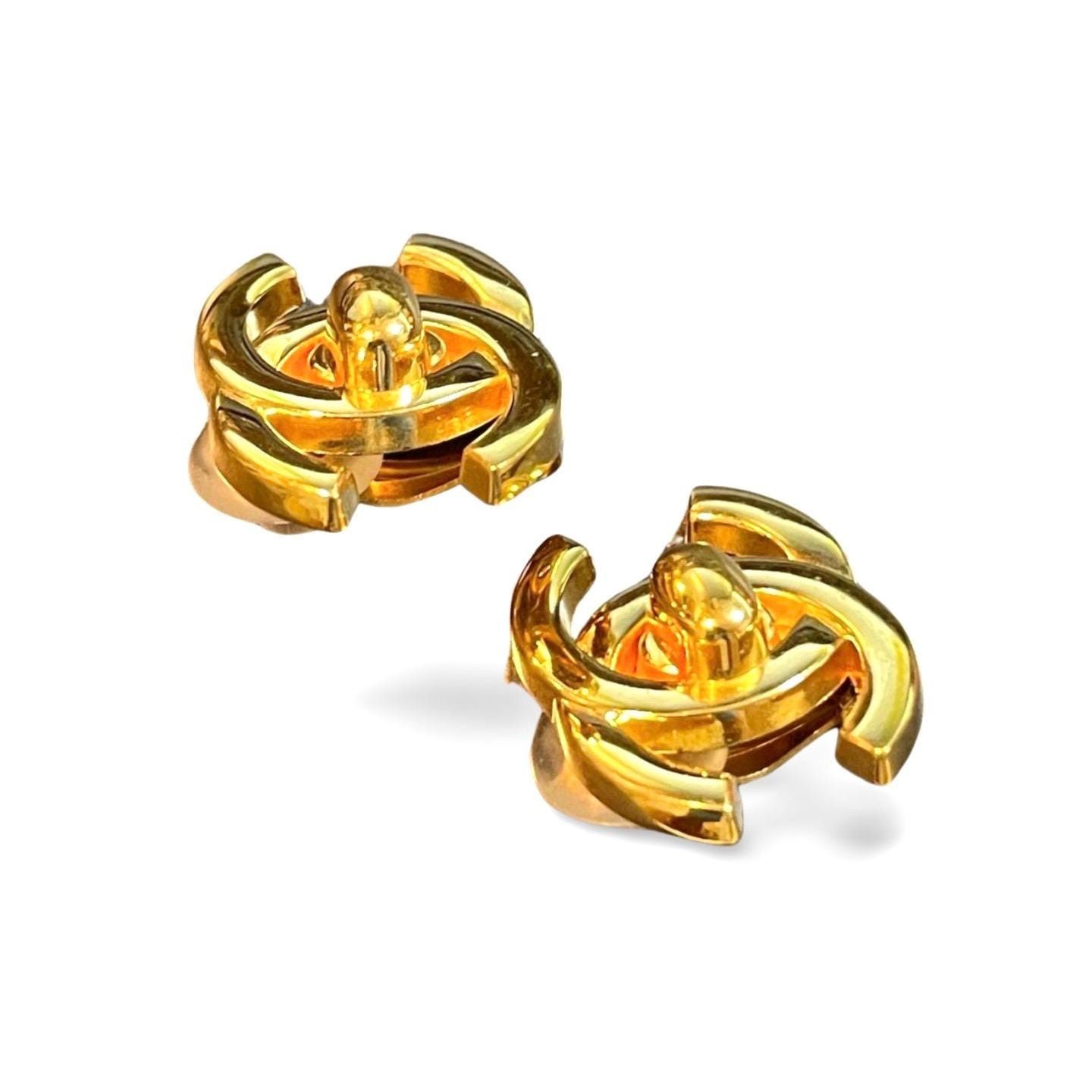 Chanel Vintage CHANEL golden turn lock CC earrings. Very classic an Size ONE SIZE - 5 Thumbnail