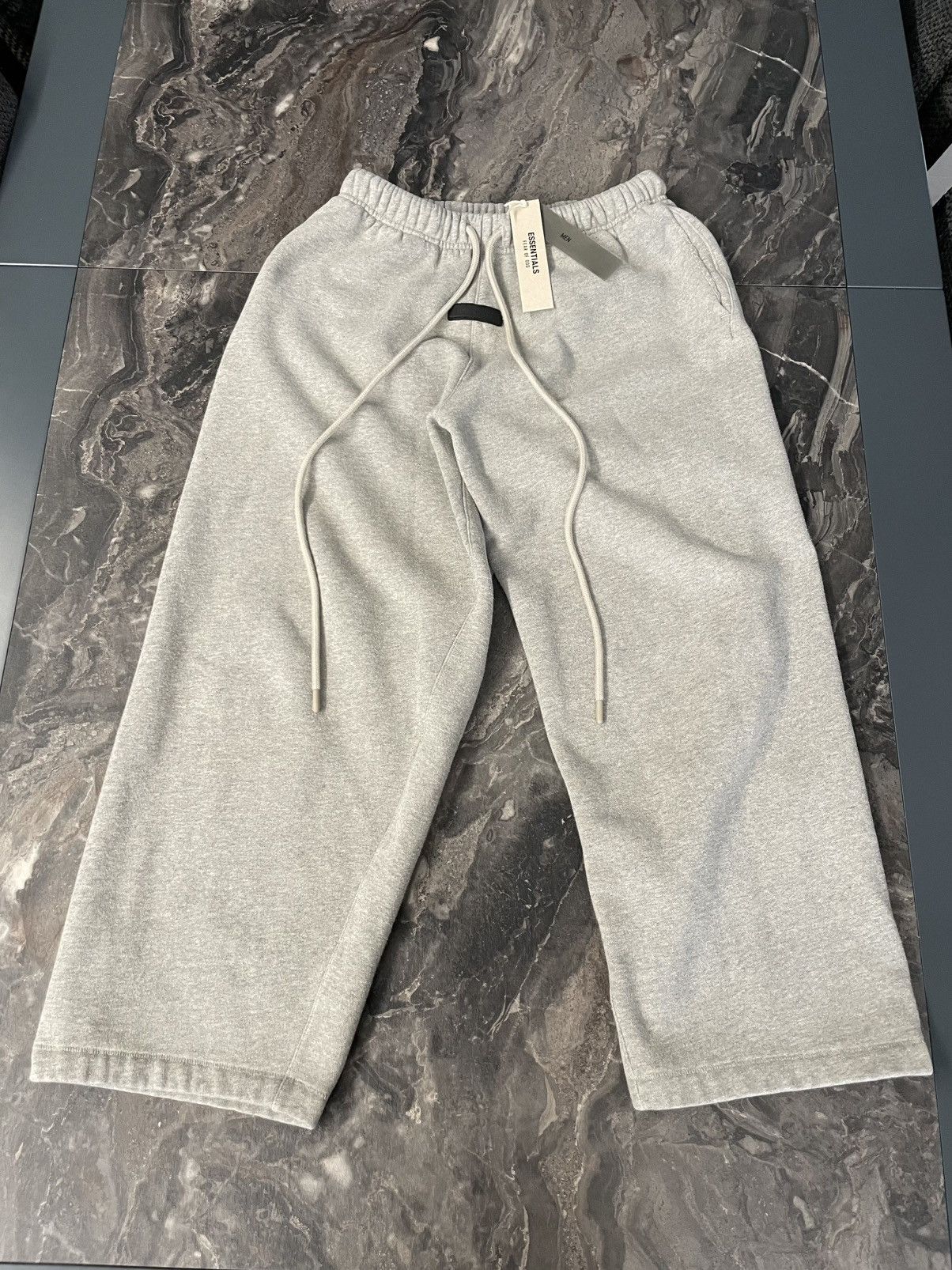 Fear of God essential baggy sweatpants Size US 29 - 1 Thumbnail