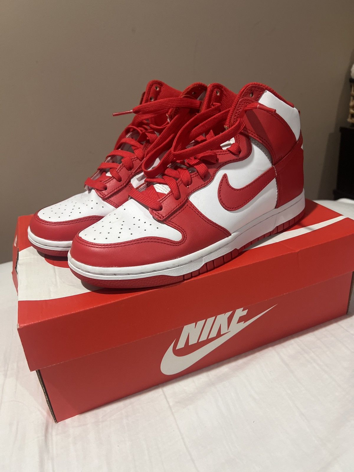 Nike NIKE DUNK HI RED Size US 8 / EU 41 - 2 Thumbnail