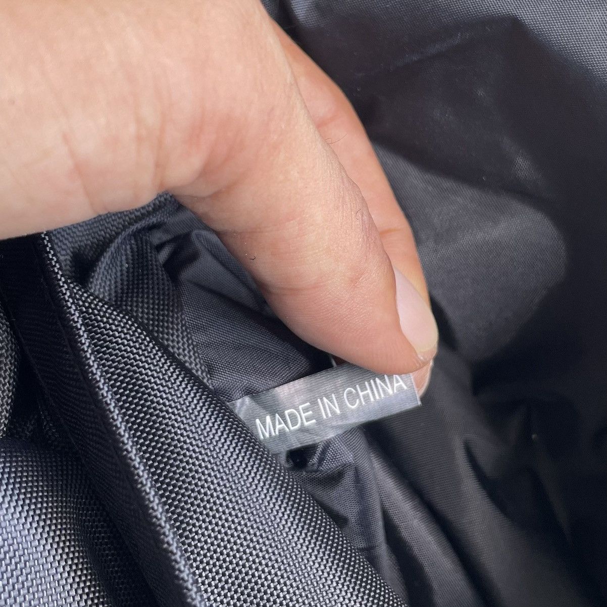 Hiroko Koshino Homme × Japanese Brand HIROKO KOSHINO BLACK NYLON MULTI POCKET SLING BAG Size ONE SIZE - 14 Thumbnail