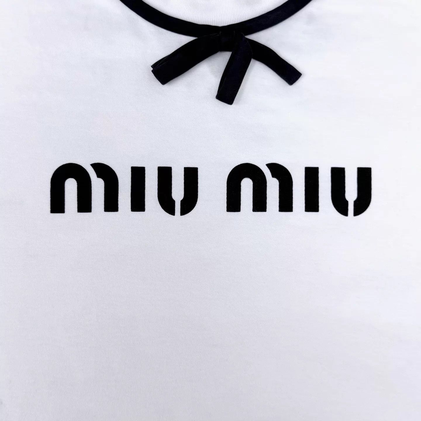 Miu Miu Miu Miu Women's White Bow Logo Short Sleeve Coco Chic Size XS / US 0-2 / IT 36-38 - 5 Thumbnail