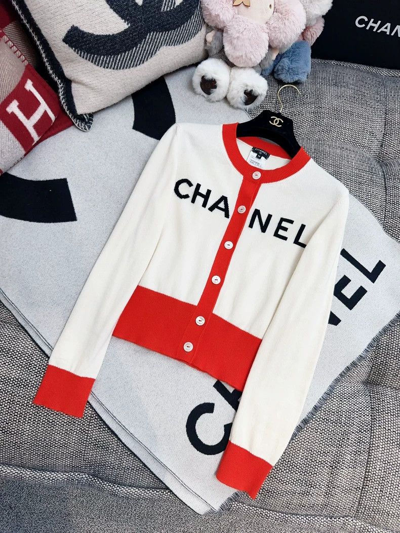 Chanel Chanel 19s beach series red border beige letter logo knitt Size XS / US 0-2 / IT 36-38 - 8 Thumbnail