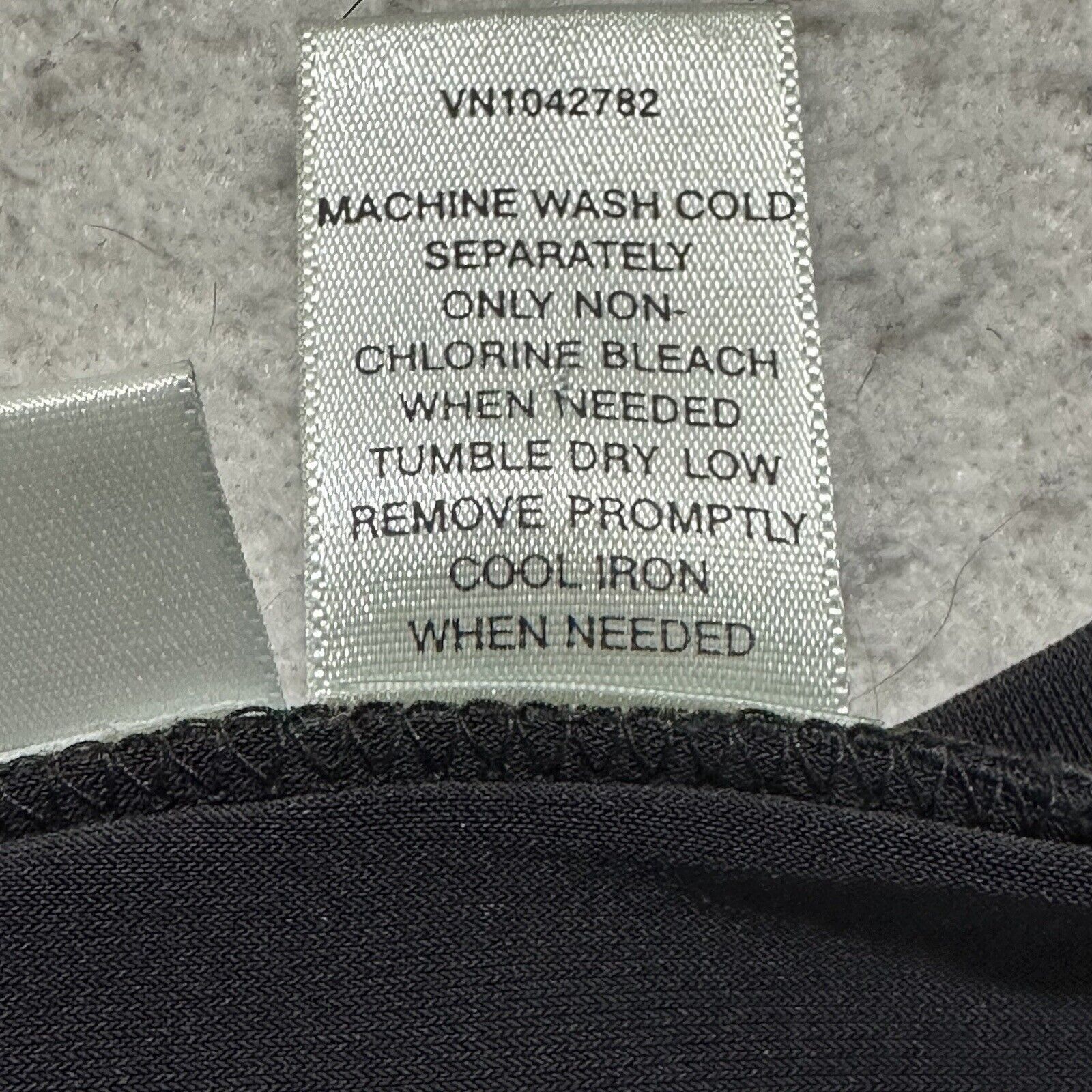 Isaac Mizrahi Isaac Mizrahi Small Short Sleeve Acetate Blend Black T Shirt Size S / US 4 / IT 40 - 12 Thumbnail
