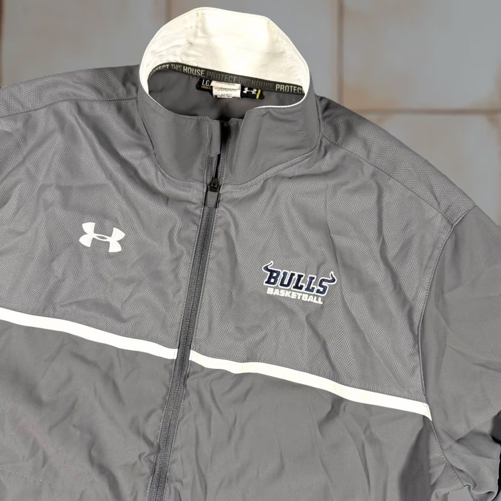 Under Armour Under Armour Bulls Basketball Performance Full Zip Herringbone Jacket Size L Gray Men Size US L / EU 52-54 / 3 - 1 Thumbnail