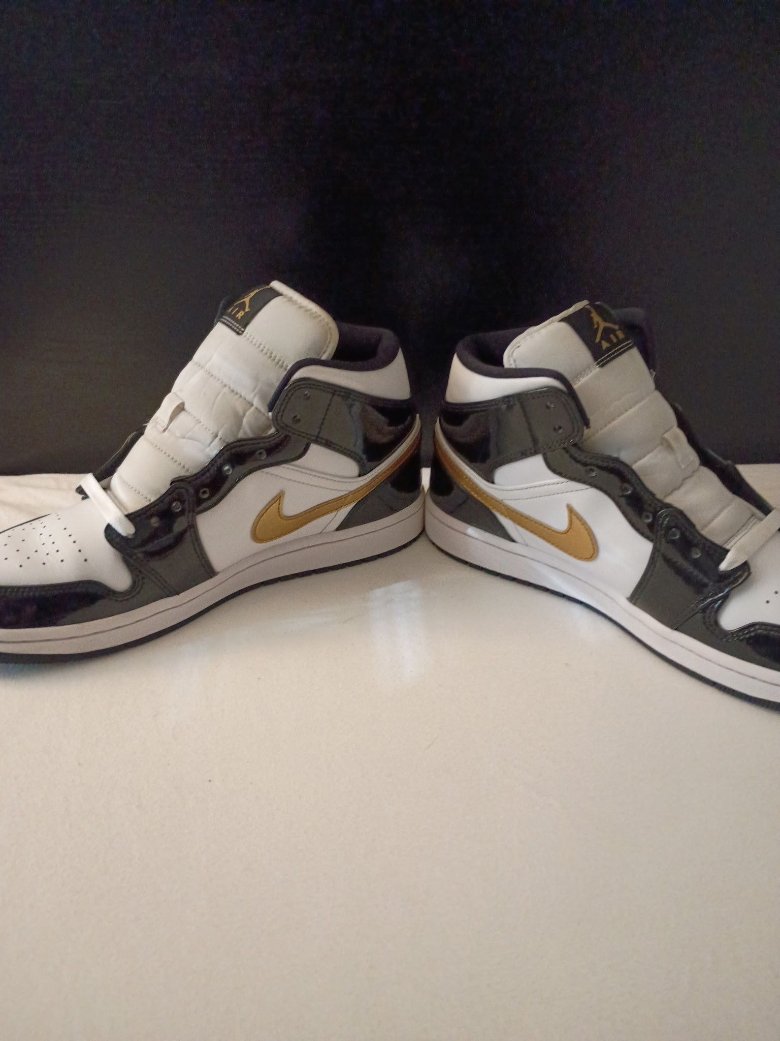 Nike jordan 1 mid se metalic gold. Size US 10.5 / EU 43-44 - 2 Thumbnail