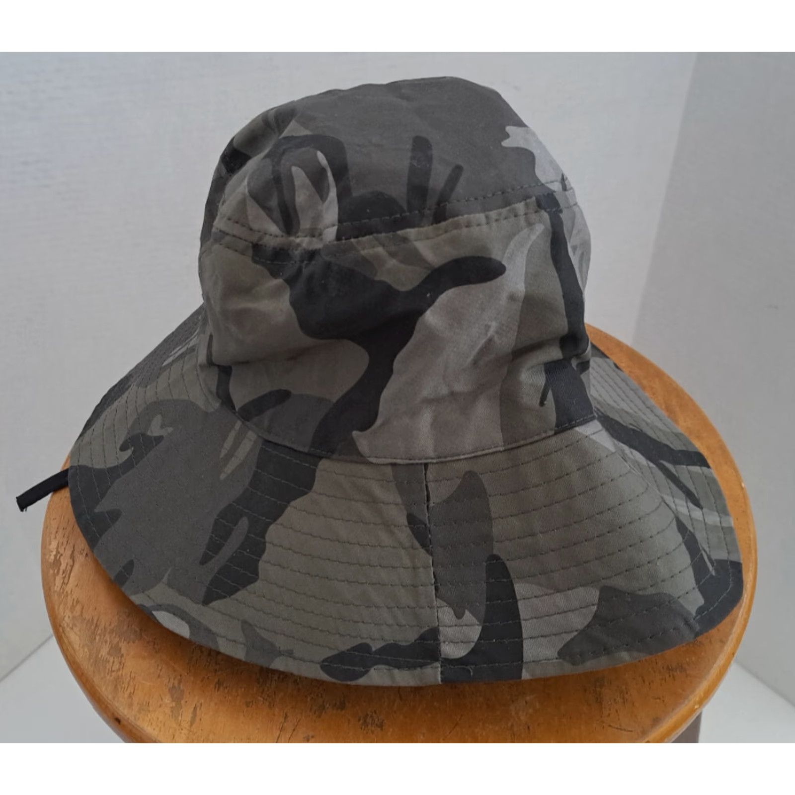 Vintage VTG Camouflage Embroidered Bees Safari Gardening Hat Large Tie Adjustable Size ONE SIZE - 3 Thumbnail
