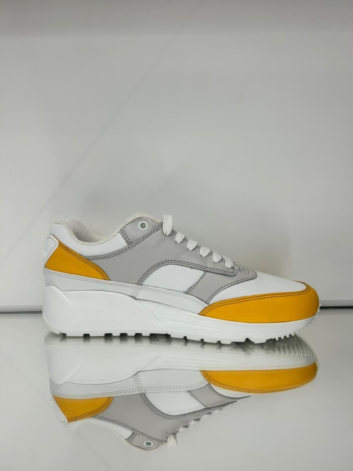 low-top laced sneakers with a SAINT LAURENT signature