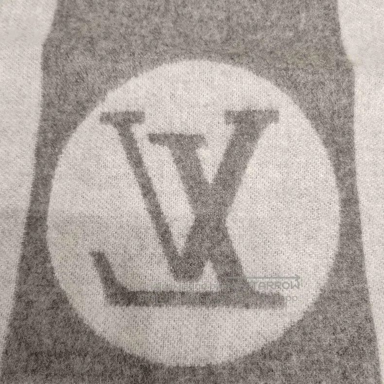 Louis Vuitton Louis Vuitton Grey logo wool tassel scarf Size ONE SIZE - 3 Thumbnail