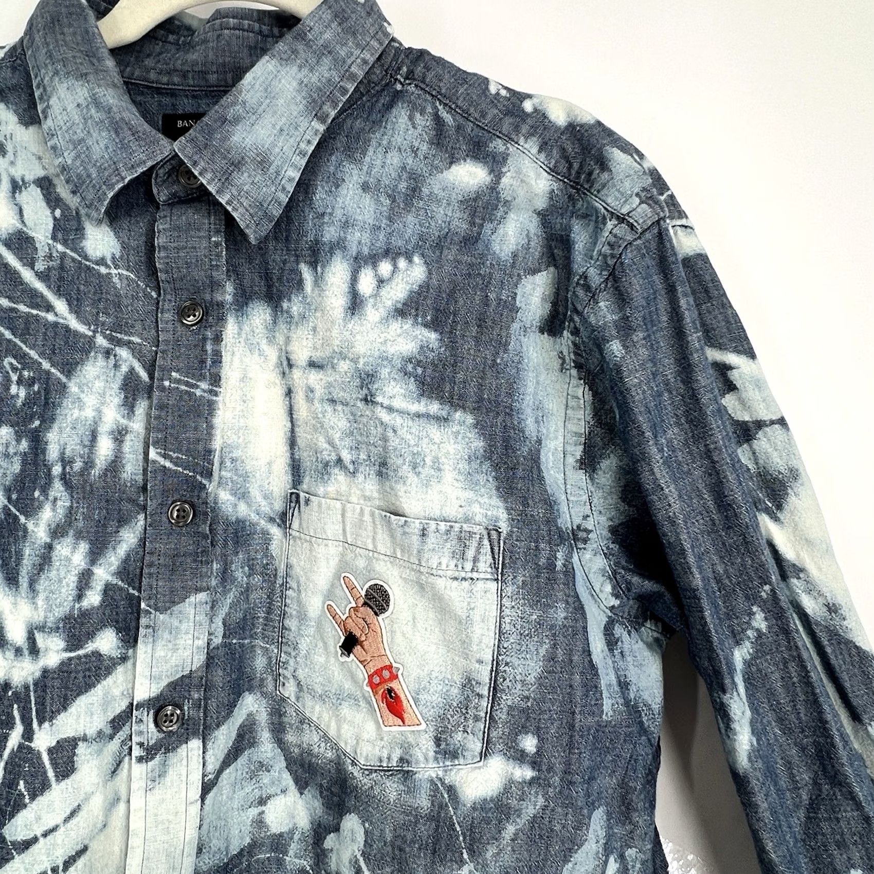 Banana Republic VINTAGE Banana Republic Denim Button Shirt X Rolling Stones Embroidery XL Men Blue Denim Shirt Long Sleeve Casual 90s Size US XL / EU 56 / 4 - 2 Thumbnail