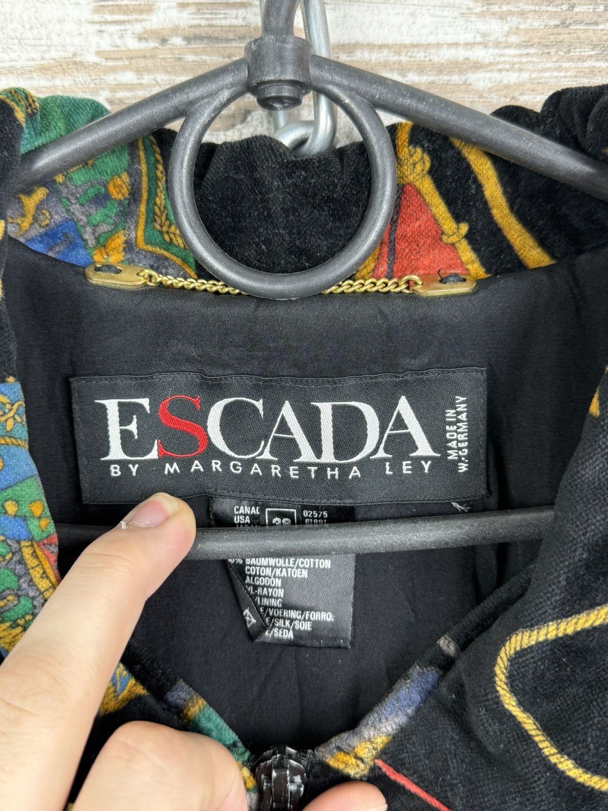 Escada Escada by Margaretha Ley 1980's Multi Printed Velvet Jacket Size XS / US 0-2 / IT 36-38 - 7 Thumbnail