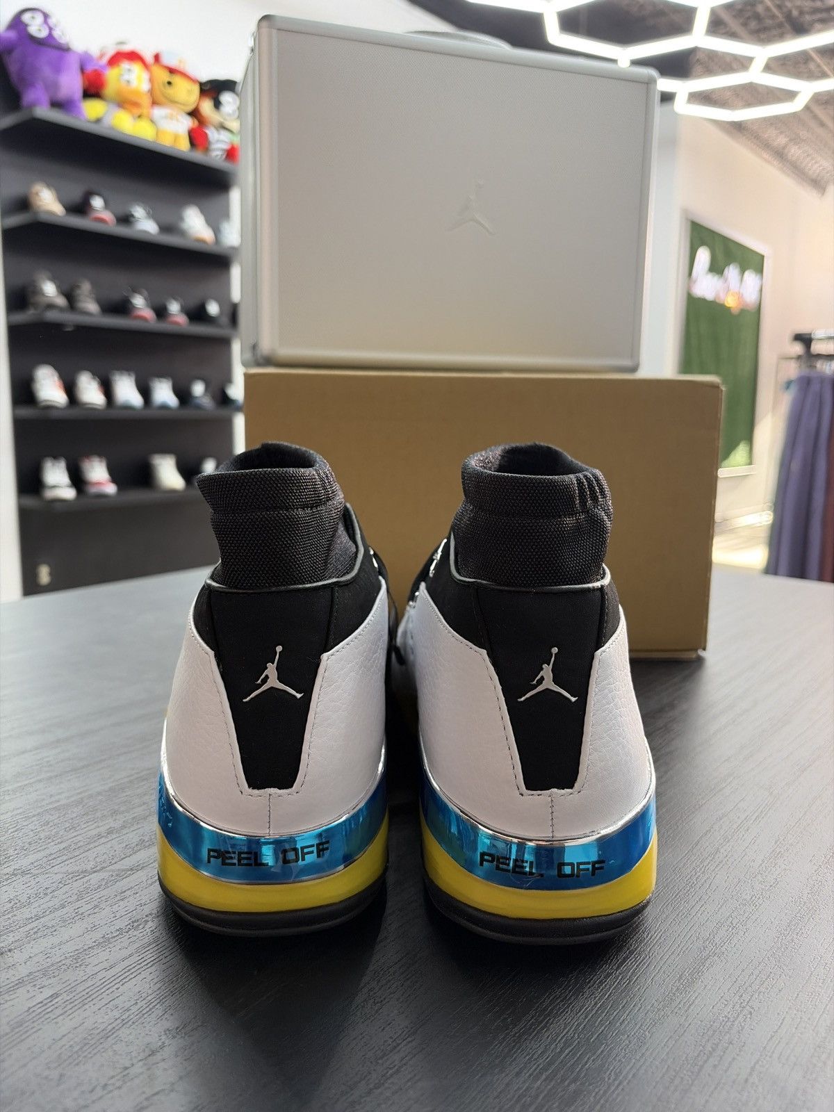 Jordan Brand Jordan 17 “Lightning” With Briefcase Size US 11 / EU 44 - 5 Thumbnail