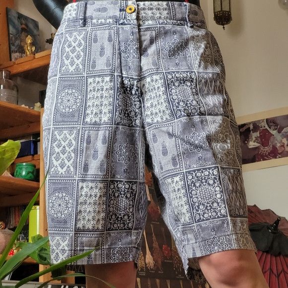 Robert Graham Robert Graham Blue hite Pineapple Patchwork Shorts - Size 36 Size US 36 / EU 52 - 2 Thumbnail