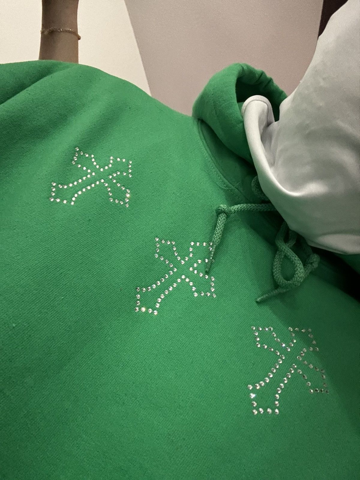 Vintage Rhinestones Cross Vintage Hoodie Size US L / EU 52-54 / 3 - 7 Thumbnail