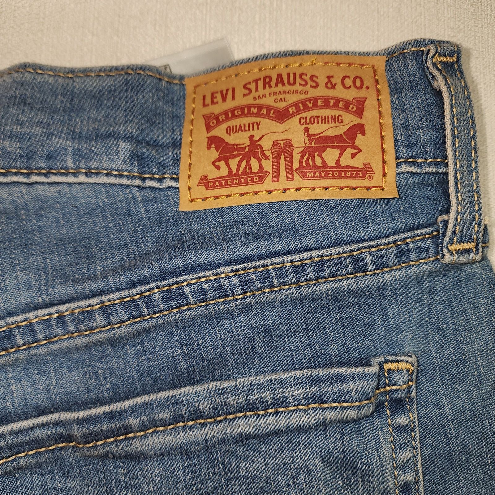 Levi's Levi's Mid-length shorts W29'' x L14'' women's Size US 29 - 9 Thumbnail