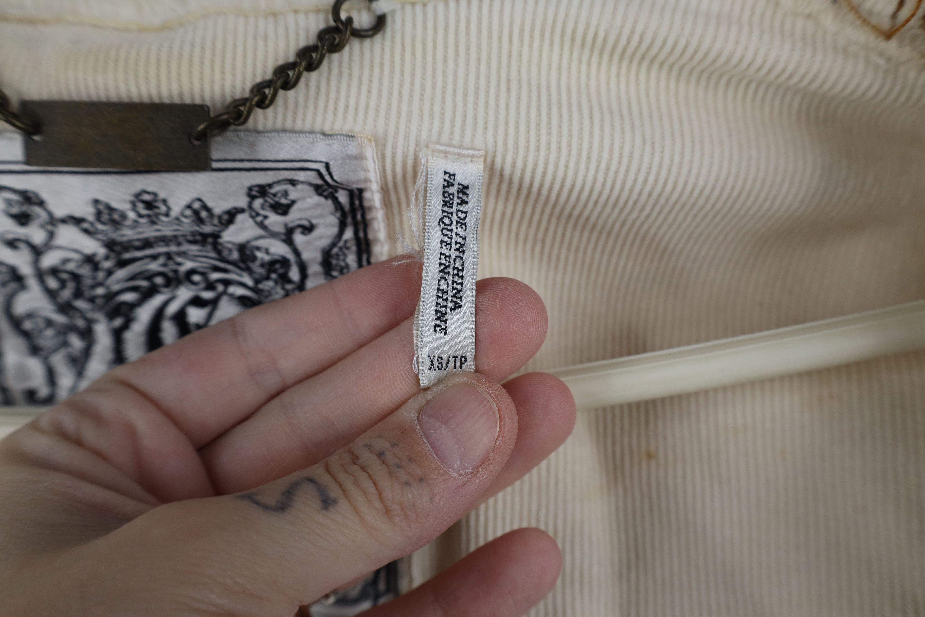 Guess Vintage 90s Y2K Guess Rabbit Corduroy Trucker Jacket Cream Size XS / US 0-2 / IT 36-38 - 11 Thumbnail