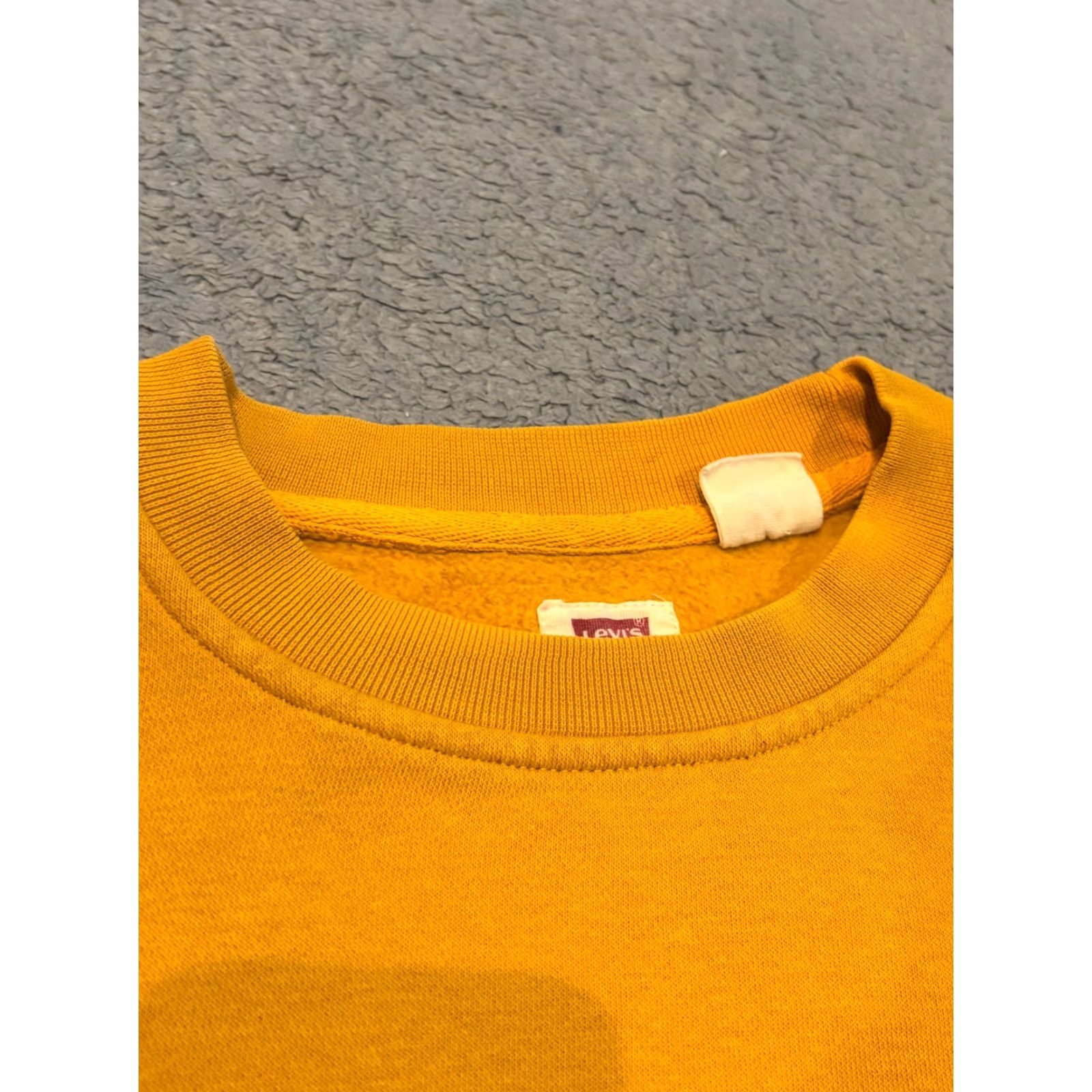 Levi's VINTAGE Levi's Crew Neck Sweatshirt Mens Small Yellow Long Sleeve Pullover Fleece FLAW Size US S / EU 44-46 / 1 - 5 Thumbnail